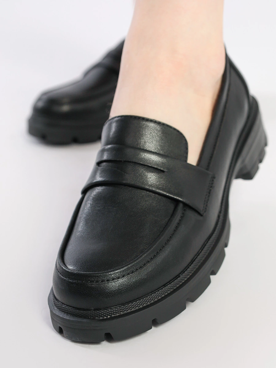 Лоферы-пенни черного цвета на широком каблуке